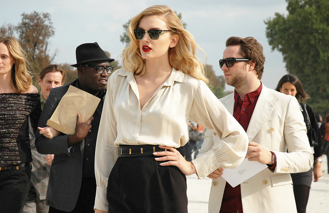 Her photo looks like a print ad. So chic!