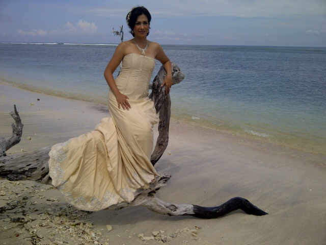 bride on d beach