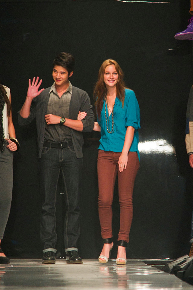 Leighton Meester in Manila!