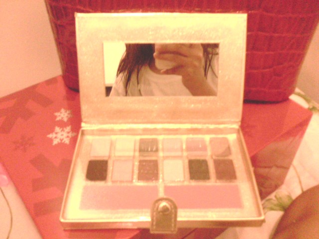 Eye shadow and blush palette